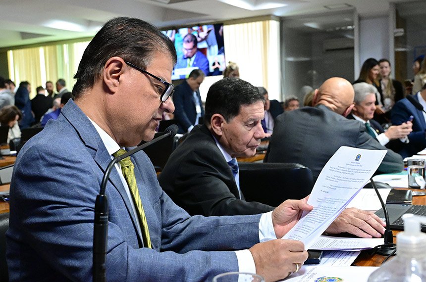 CAE aprova transição de três anos para novo piso de médicos e dentistas CAE aprova transição de três anos para novo piso de médicos e dentistas