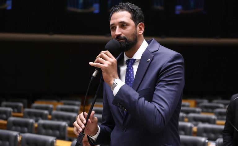 Projeto cria política para proteção de crianças e adolescentes contra conteúdos
inadequados Projeto cria política para proteção de crianças e adolescentes contra conteúdos
inadequados