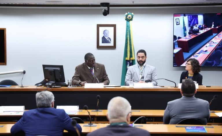 Participantes de seminário defendem inclusão digital e escuta das comunidades
para reurbanização de favelas Participantes de seminário defendem inclusão digital e escuta das comunidades
para reurbanização de favelas